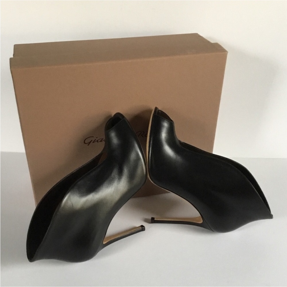 GIANVITO ROSSI - Picture 12 of 15